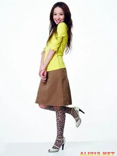 微博平胸大赛走红 盘点那些可爱的平胸女星