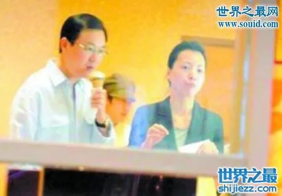 央视一姐董卿被6人睡图片，榜上海富豪私生活糜烂 