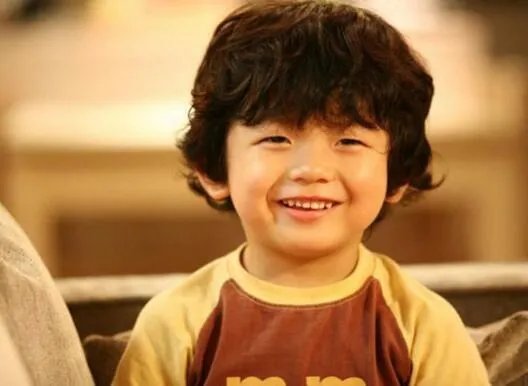 韩国小童星王锡玄长大照片曝光 粉丝感叹可爱不在