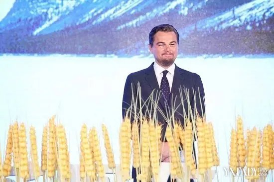 莱昂纳多北京写书法全程带笑不解迷醉