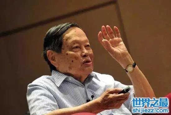 杨振宁弃外国国籍回国,竟是为了中国养老福利