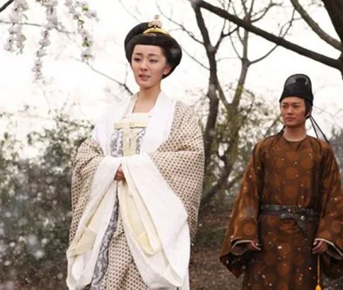 唐宫美人天下杨幂吻戏图片 全裸洗澡戏美人出浴