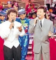 张菲前妻赵翠华照片及大儿张少青职业照片 张菲没有胡子的照片