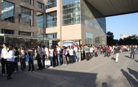 什么样的城市才能产生排队经济现象？