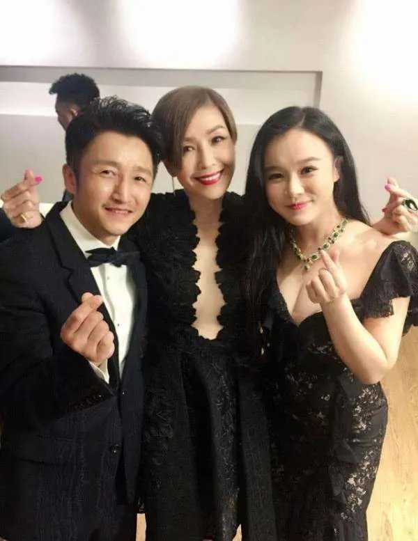 婚后13天就成了寡妇，她为争遗产打了10年官司，伍咏薇如今怎样了？