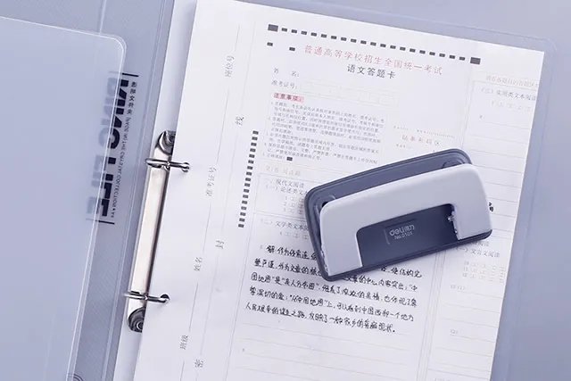 打孔文件夹怎么使用 文件打孔器怎么样才能打准