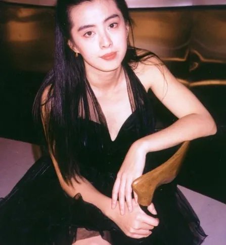 王祖贤性感图片尽显妩媚 勾魂的小倩动人心