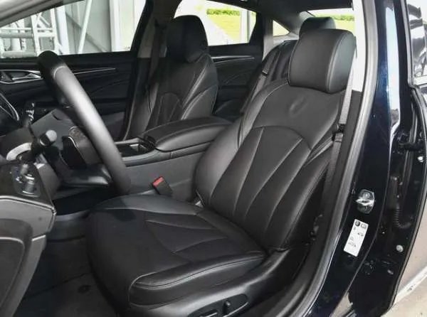 不到22万的中大型轿车，入门版的别克君越，配置够用吗？