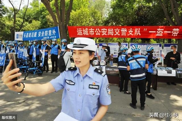 朋友圈都是头盔怎么回事？