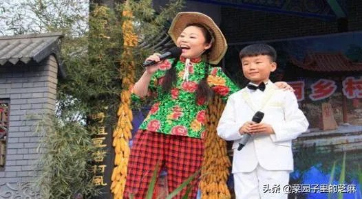 有人说电视上看不见“草帽姐”了,她的近况怎么样?