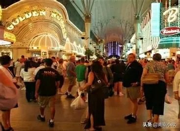 南京：女童暑夜走失3小时，民警及时助力团圆，你怎么看？