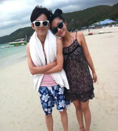 网曝何炅和他老婆的照片 二人低调相恋多年