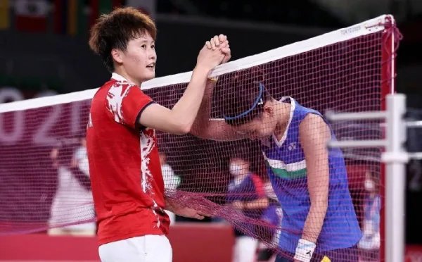 陈雨菲在比赛中因穿李宁运动鞋造成右脚大脚趾受伤，对此李宁作何表示？