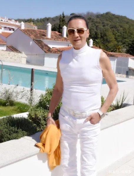 谢贤养了她十二年,分手给2000万,现在的她怎么样了