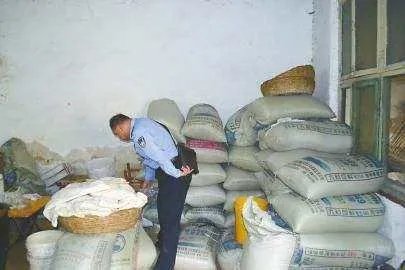 一加工厂疑用工业盐腌制咸鸭蛋，该工作会被怎么处置？