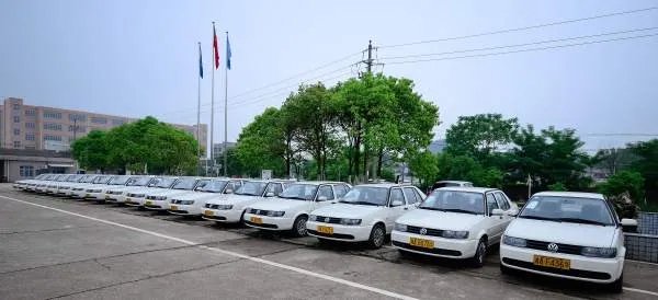 知名驾校猪兼强破产后，学院的学费还能退吗，该怎么退？