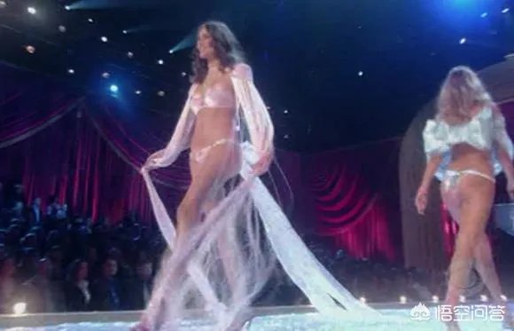 #维密大秀#维密秀上有哪些事故被成功救场了?