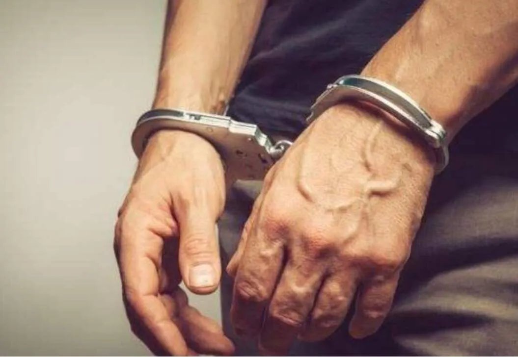 江西一男子当街疯狂殴打一女子，二者有什么矛盾？