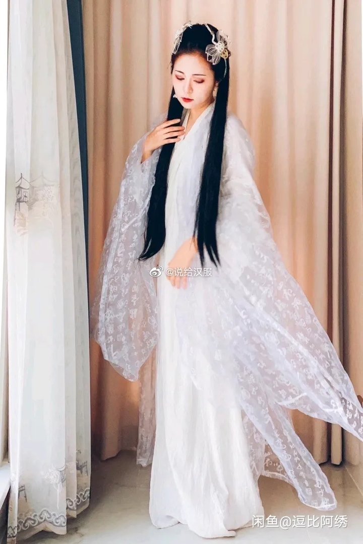 【网红/扒皮】把客户婚照p成冥照，却还在微博坐拥60万粉的网红—当小时