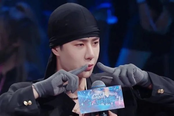 王一博说太累的时候会心疼自己,他是怎么心疼自己的呢?