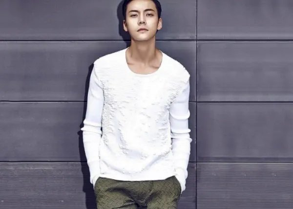 陈伟霆直播自己剃光头，发型对于一个男人来说有多么重要？