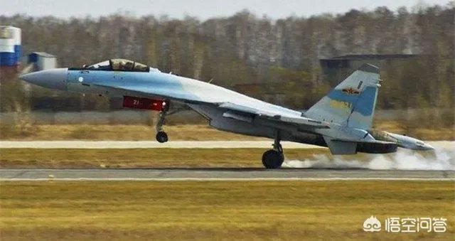 战斗机后轮着地,前轮抬起,如何分辨它是在起飞,还是在降落?