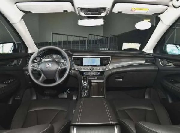 不到22万的中大型轿车，入门版的别克君越，配置够用吗？