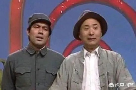 著名演员陈佩斯昨日深夜发文缅怀黄一鹤老先生，因使用繁体字惹网友热议，说出你的看法是什么？