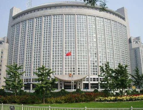 王毅宣布了哪些领事利民好消息？