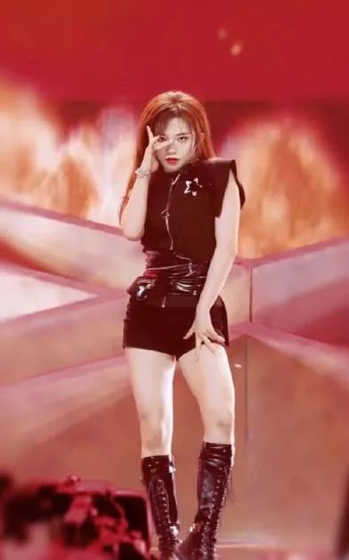 咆哮剧情版mv解析（EXO《咆哮》到底多厉害）