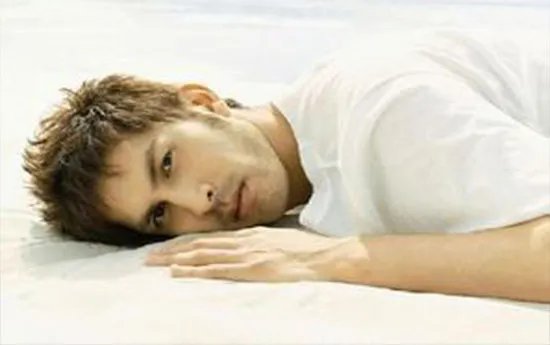 平井坚是混血吗？ 为什么会有外国人的面容？