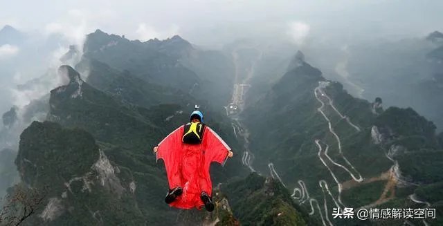 女大学生在张家界翼装飞行失踪,定位和手机都没带,生还的可能性大吗?