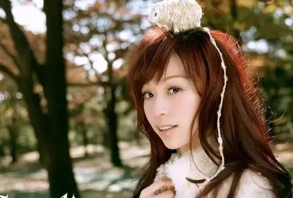 王心凌清唱《彩虹的微笑》回忆瞬间被拉满，这首歌是否能抗衡《爱你》？