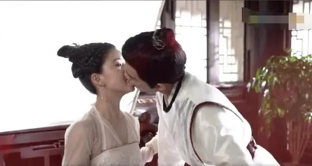 如何评价《传闻中的陈芊芊》中男女主的吻戏？