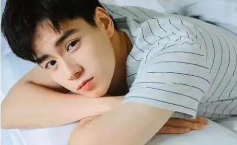 胡一天在哪个学校毕业的 胡一天是哪个经纪公司 