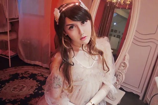 王瑞儿整容对比照好可怕 很变态和芭比娃娃很相似