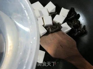 黑木耳烧豆腐