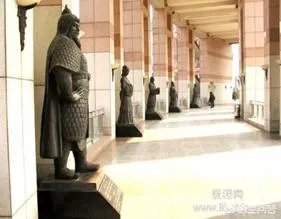 济南泉城广场里的雕塑,也称山东名人雕塑,为什么没有辛弃疾?