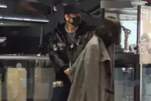 婚内出轨的歌手郝云，“宠妻”人设崩塌，他曾经为自己妻子写过什么歌？