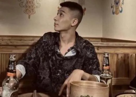 宏楠钓鱼时触电身亡,都有哪些主播表示哀悼呢?