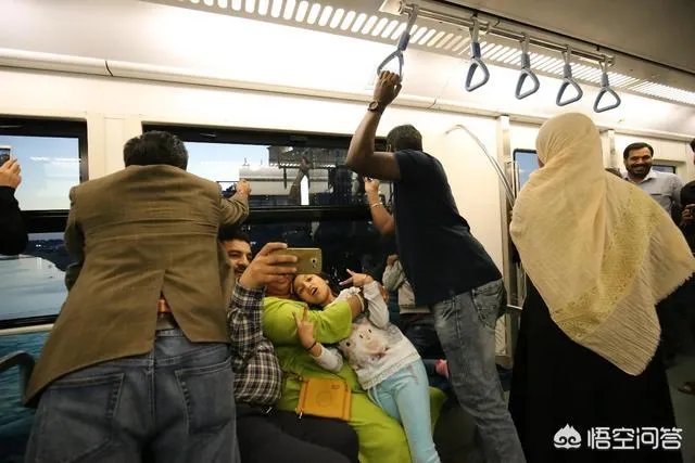 有哪些擅长以地铁为场景拍照的摄影师？