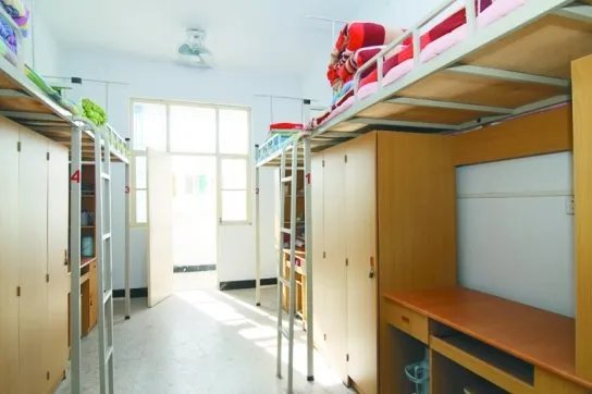 郑大松园女生的4人间住宿