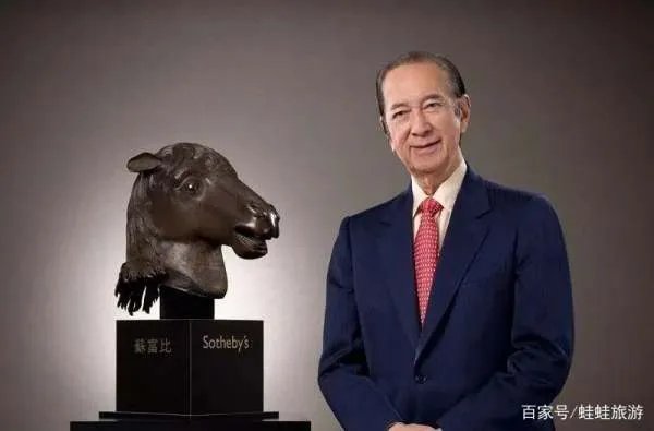 赌王儿子隐居海外30年，何猷君生母是梁安琪，为何由何超琼抚养？