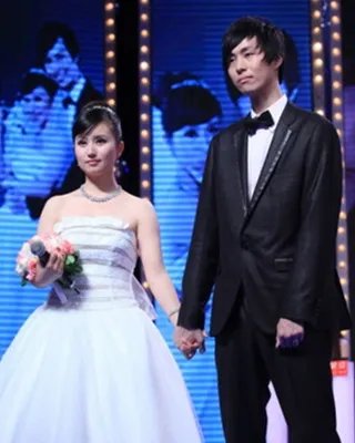 伏玟晓离婚真假扑朔迷离 回顾《百里挑一》与薛斌闪婚历程