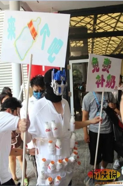 史上最大“乳” 2011CJ最解渴“胸器”解密