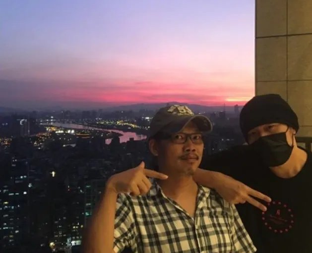 周杰伦方文山合影打破不和传闻？