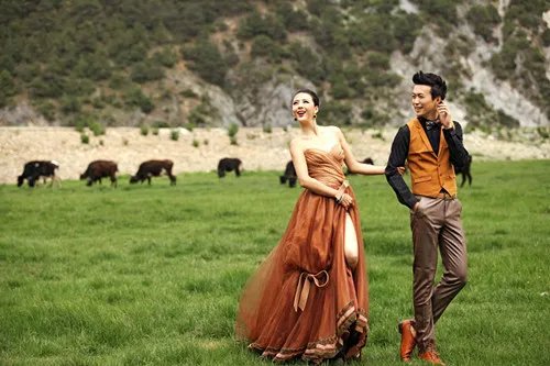 蜜月摄影一般多少钱  蜜月婚纱摄影哪里好