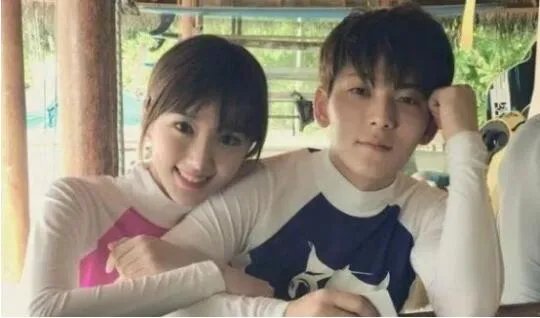 毛晓彤疑似新恋情曝光 与小鲜肉同回住处现场画面曝光