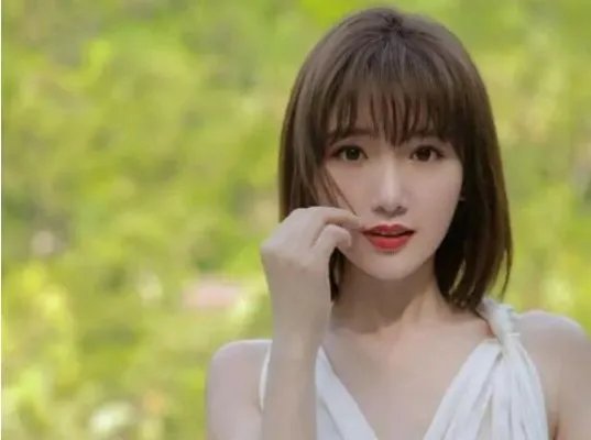 毛晓彤疑似新恋情曝光 与小鲜肉同回住处现场画面曝光