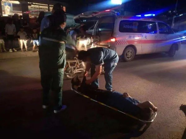 吉林女子醉酒倒地冻得瑟瑟发抖，被过路男子一把拽起，该女子为何要醉酒？